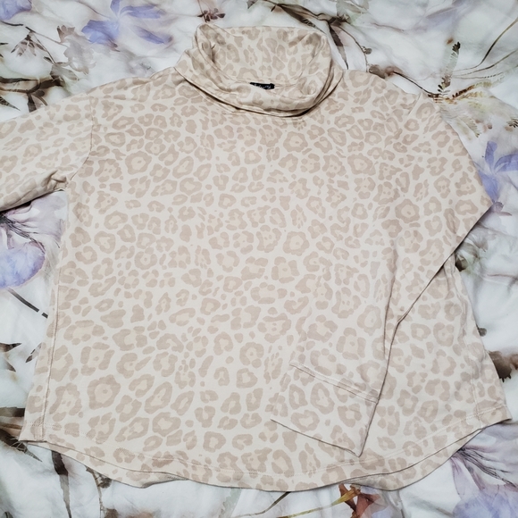 🆕️⛅NWT Splendid Leopard Print Sweatshirt - Picture 3 of 6